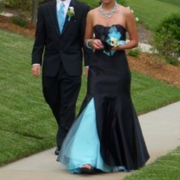 A Prom Dress - Picture 3 of 3